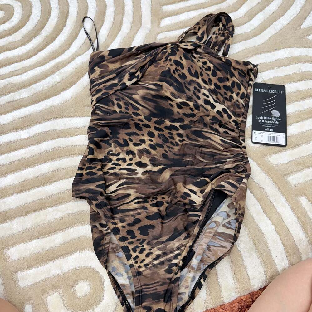 Miraclesuit underwire 12 animal print One-Piece Swimsuit